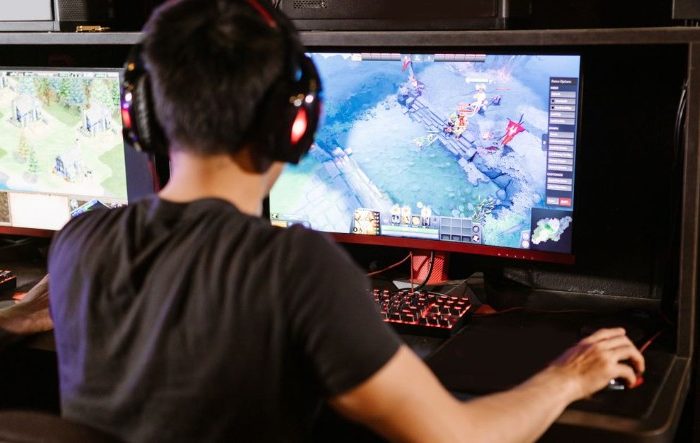 The Evolution of Online Gaming From Desktop to Mobile Play